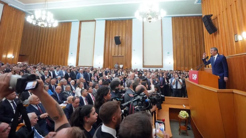 Ankara’da CHP’de Kriz: Seçilmişlerin Mücadelesi