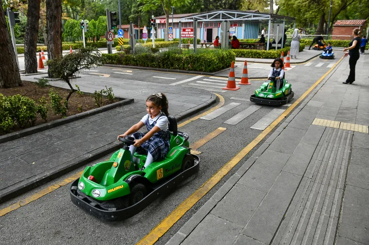 Ankara’da Çocuklar Trafik Kurallarını Eğlenerek Öğreniyor