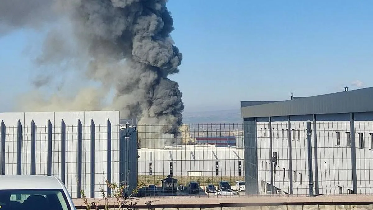 Ankara’da Fabrika Yangını: Gökyüzü Dumanla Kaplandı