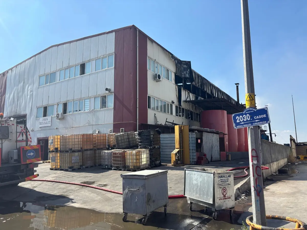 Ankara da korkutan yangın! Diğer fabrikaya sıçradı 2