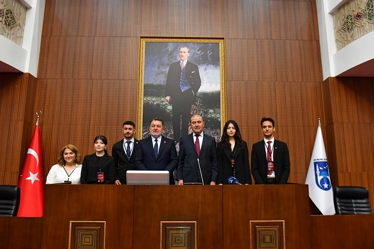 Ankara’da Gençler Belediyeyi Yönetiyor!