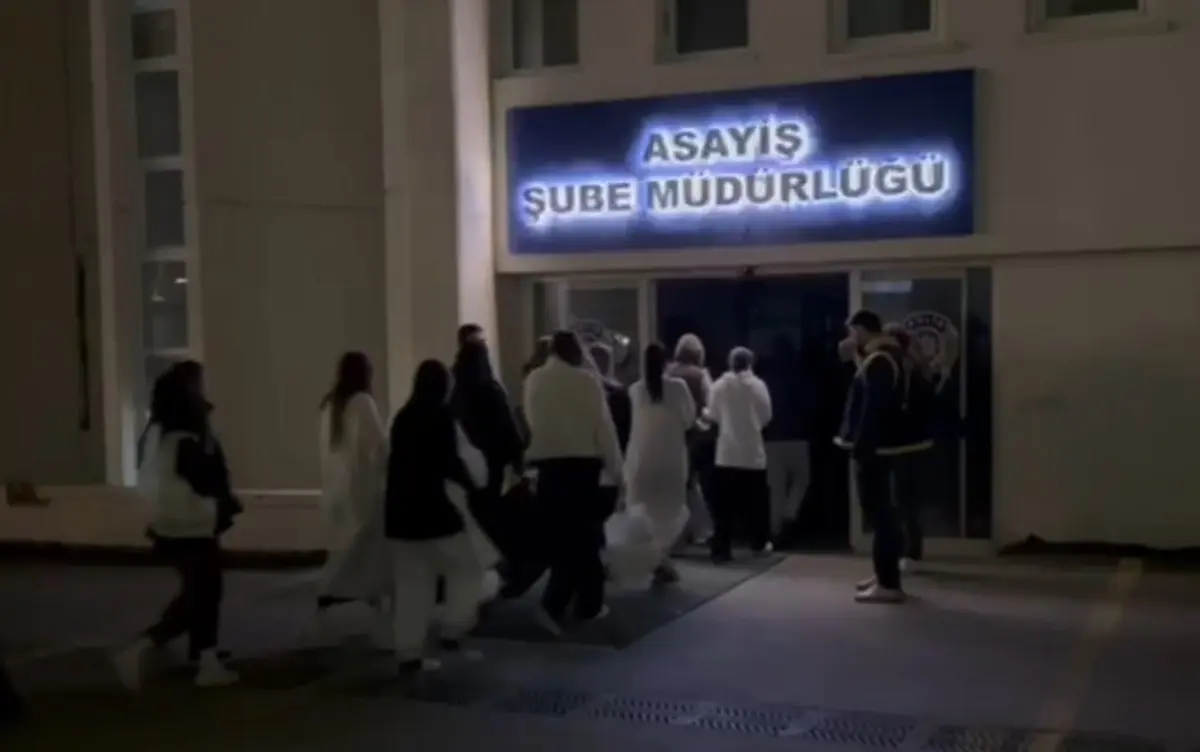 Yer: Ankara... Eğlence mekanlarına operasyon: 29 gözaltı, 47 sınır dışı! 2