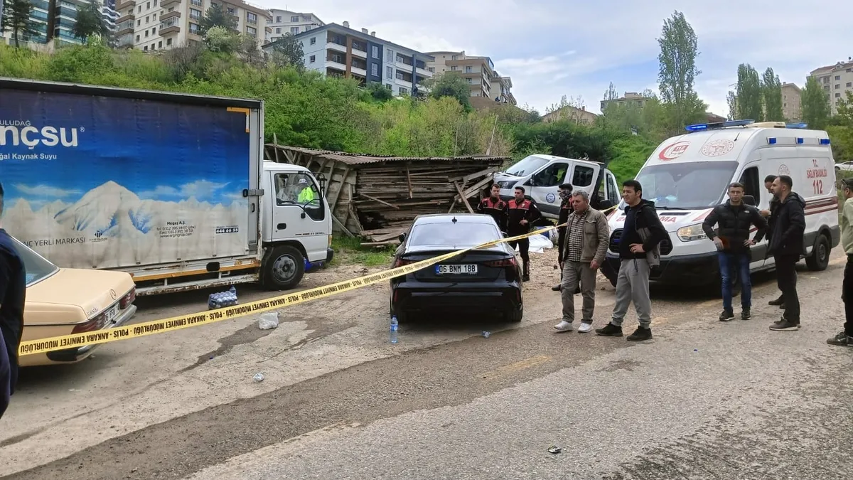 Ankara’da Kamyonet Kazası: İki İşçi Hayatını Kaybetti