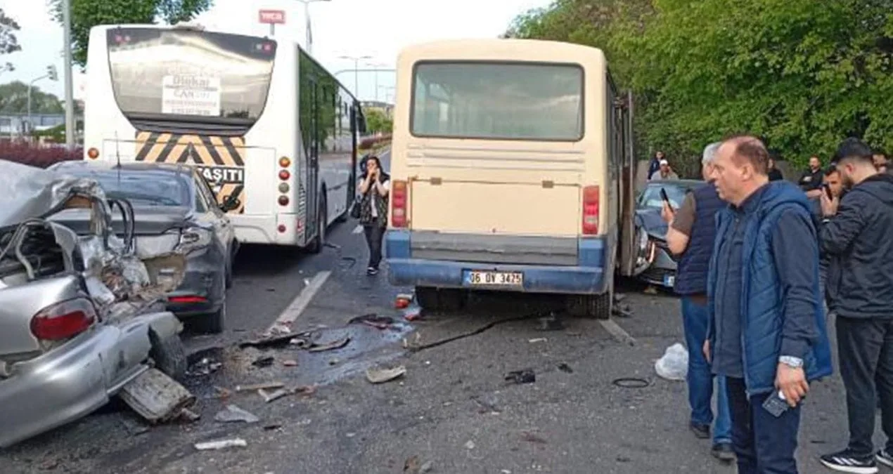 Ankara’da Kaza: 14 Yaralı, 4 Araç Hasar Gördü!