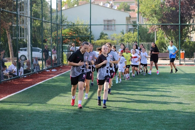 Ankara’da Kız Futbol Okulu Geleceği Şekillendiriyor