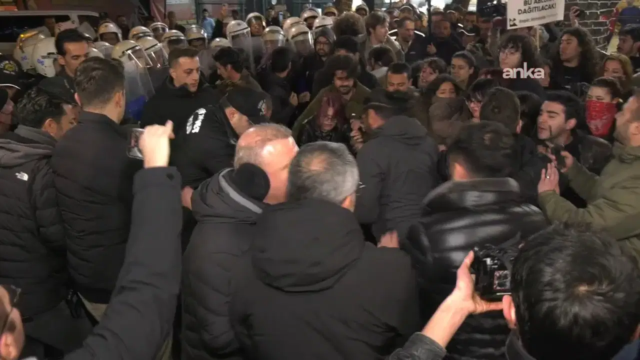 Ankara’da Öğrenci Eylemine Polis Müdahalesi!