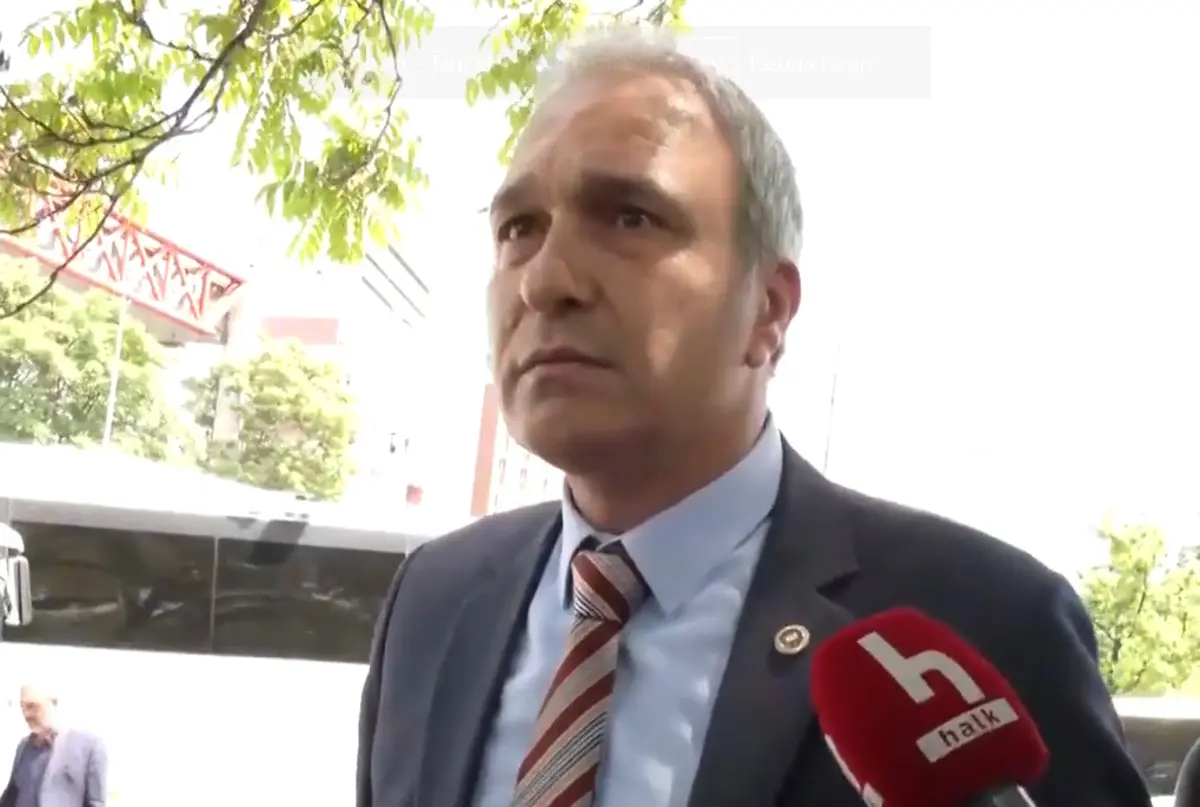 Açlık grevindeki öğretmenlere polis müdahalesi! Gözaltılar var 5
