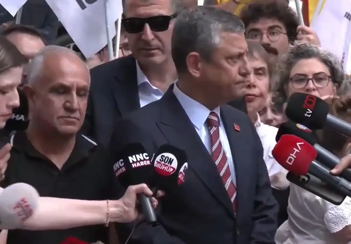 Açlık grevindeki öğretmenlere polis müdahalesi! Gözaltılar var 7
