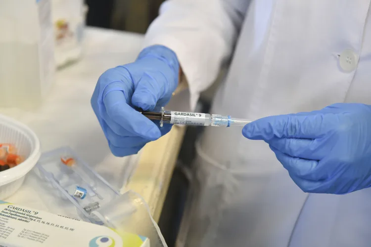 Ankara’da Ücretsiz HPV Aşısı Projesi Başarıyla Devam Ediyor!