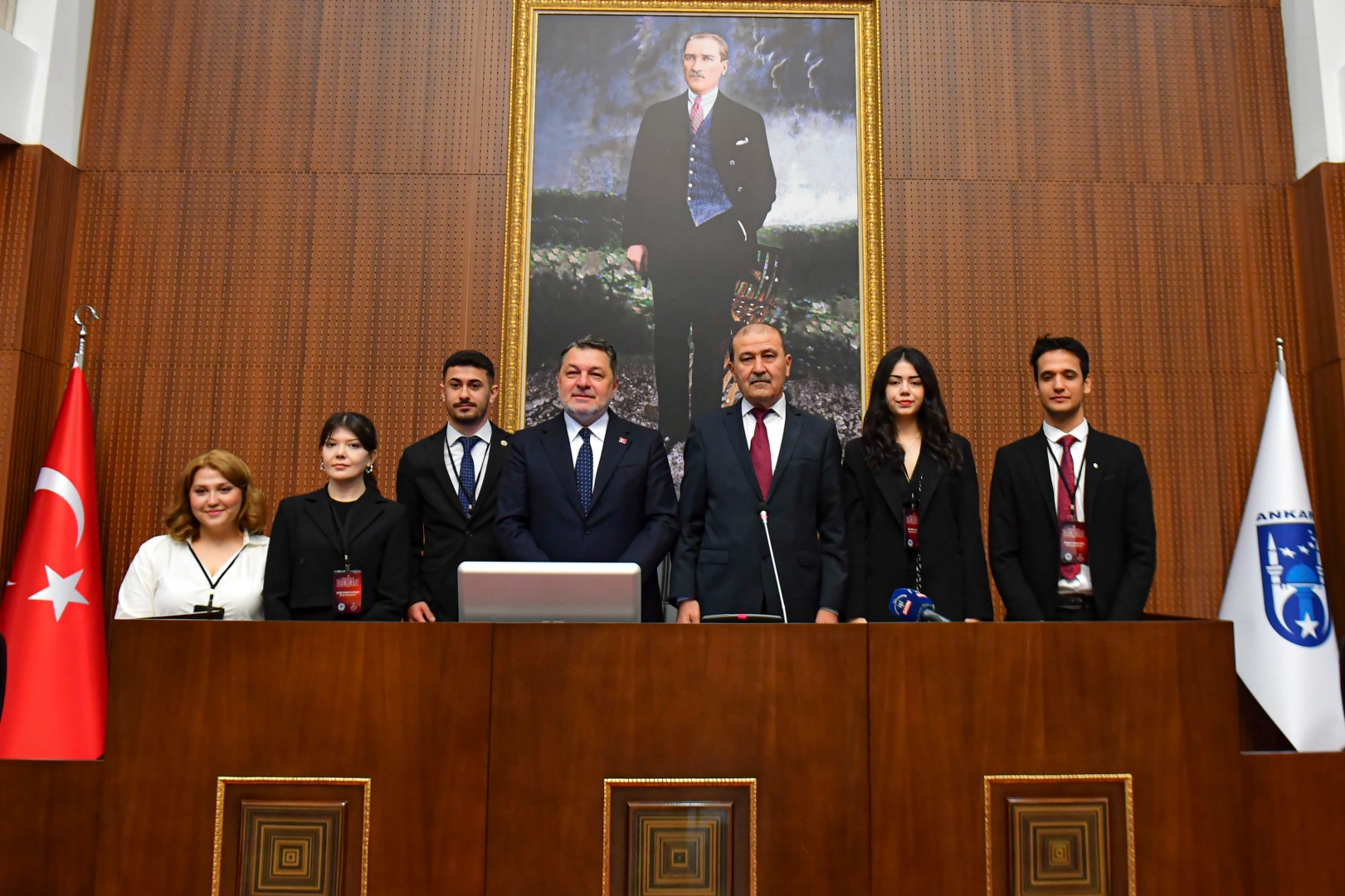 Ankara Meclisi Gençlere Emanet Edildi!