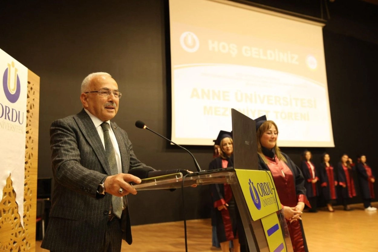 Anne Üniversitesi’nde Mezuniyet Coşkusu!
