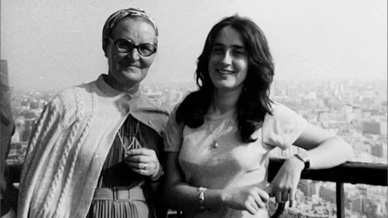 Annem Şefika: Hayatın İçinden Bir Kadın Öyküsü