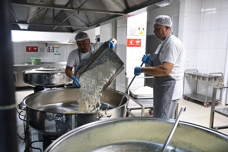Antalya Alanya Aşevi’nden Günde 600 Öğün Yemek