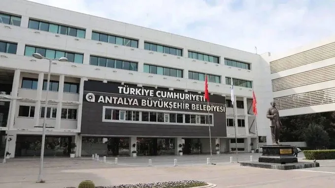 Antalya Büyükşehir Belediyesi’ne yolsuzluk soruşturması: 10 gözaltı