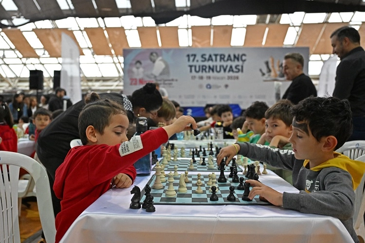Antalya’da 23 Nisan Coşkusu: Festival Başladı!