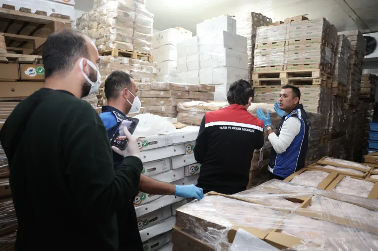 Antalya’da 25 Ton Tarihi Geçmiş Gıda İmha Edildi!