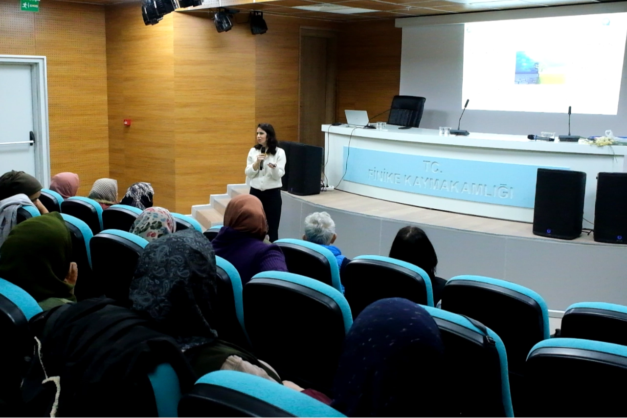 Antalya’da Çevre Dostu Çiftçi Kart Projesi Tanıtıldı