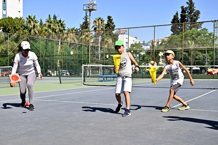 Antalya’da Çocuklar İçin Ücretsiz Tenis Eğitimi!