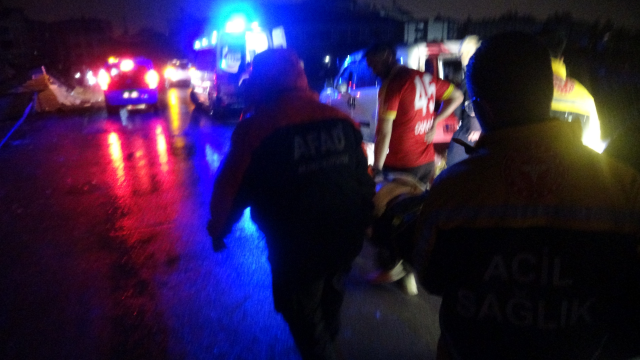 Antalya'da hortum işçilerin kaldığı 2 konteyneri parçaladı: 4 ölü, 1 yaralı