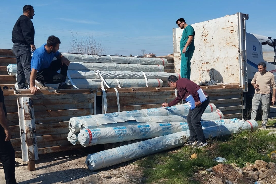 Antalya’da Hortum Zararını Sera Naylonu ile Giderdi