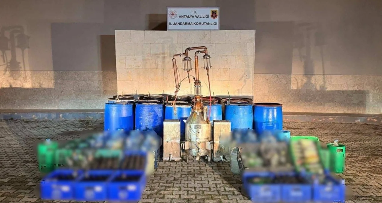Antalya’da Kaçak Alkol Operasyonu: Çok Sayıda Ele Geçirildi