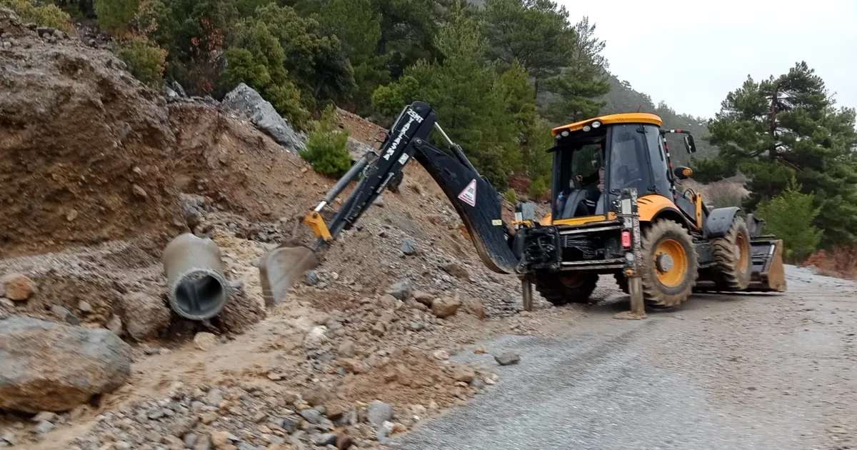 Antalya’da Kış Mesaisi: Yol Güvenliği Sağlanıyor