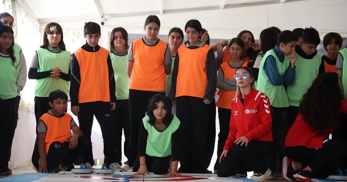 Antalya’da Kız Çocukları Floor Curling ile Buluştu