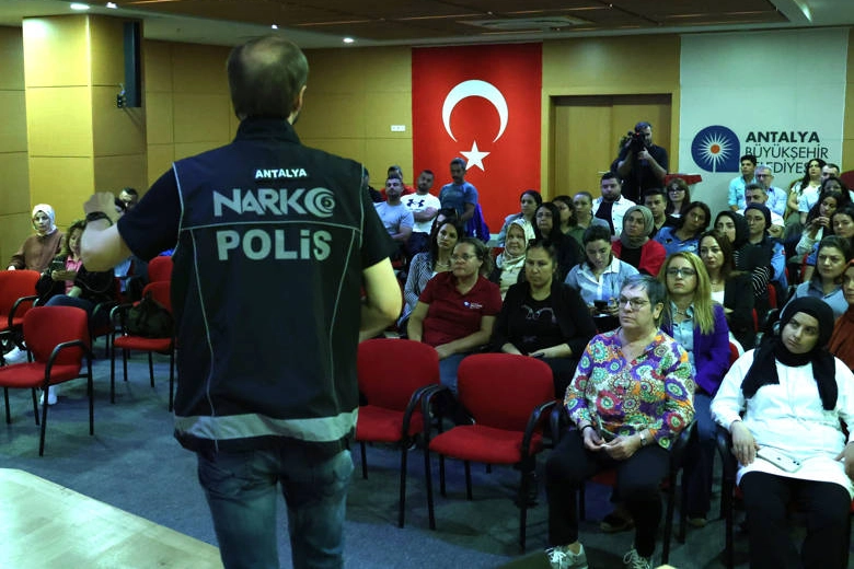 Antalya’da Madde Bağımlılığına Karşı Eğitim Verildi