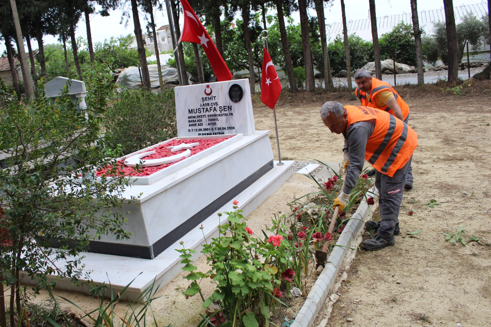 Antalya’da Mezarlıklar Bayram İçin Hazırlanıyor