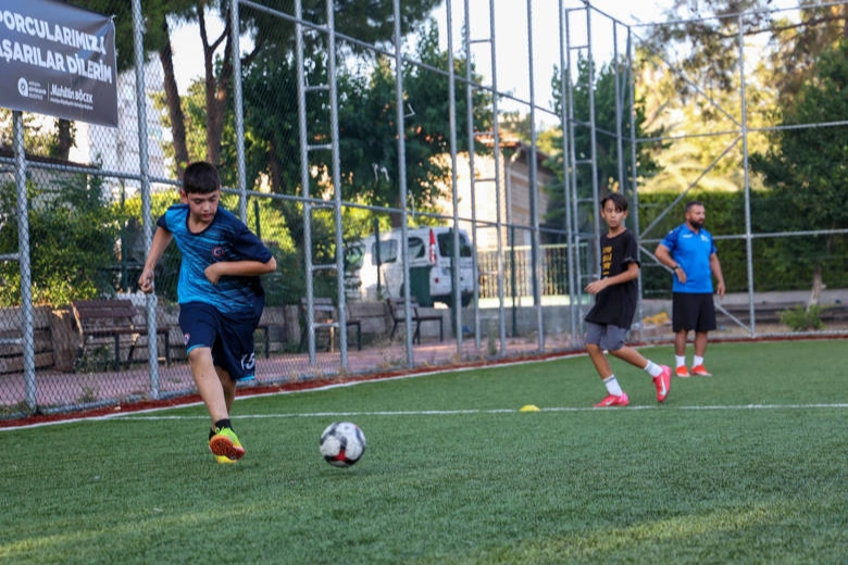 Antalya’da Minik Sporcular İçin Futbol Akademisi Başladı!