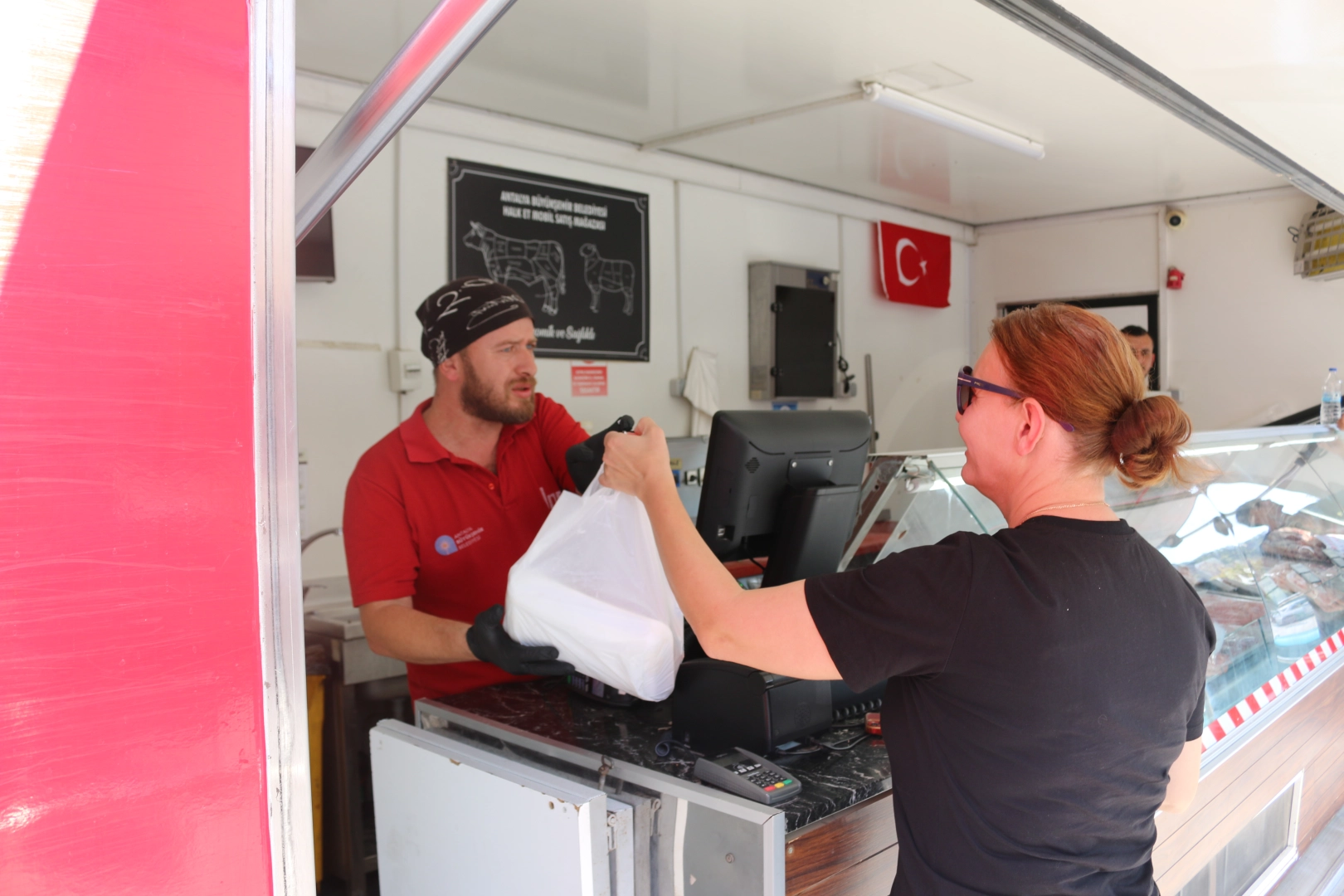 Antalya’da Mobil Et Tırı’na Yoğun İlgi!