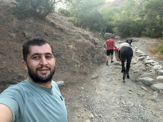 Antalya'da orman yangını müdahalesinde gönüllüler de devrede: Yangın tüpleri eşekle taşındı