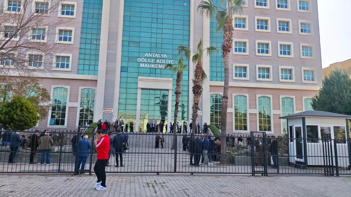 Antalya’da Rüşvet Skandalı: Dövizci Komşu Kapısı!