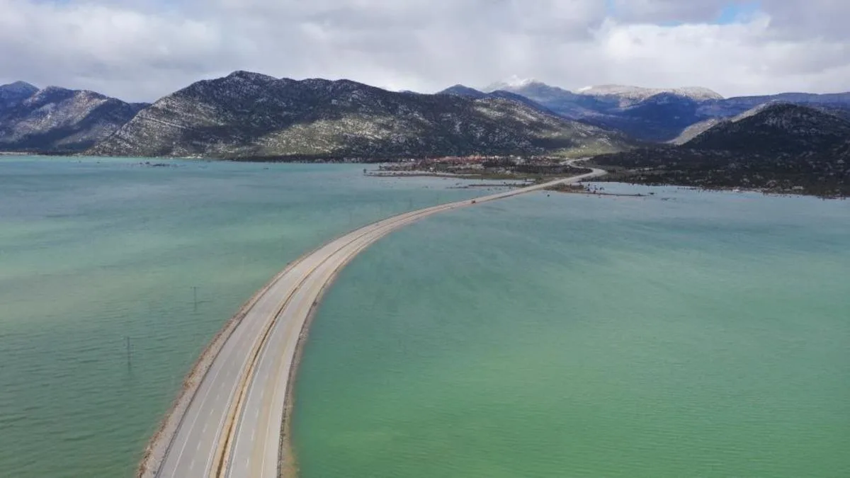 Antalya’da Sağanak Yağış Yol Kapattı!