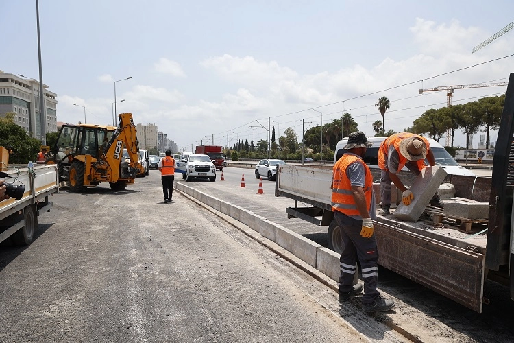 Antalya’da Trafik Rahatlatan Kavşak Düzenlemeleri!