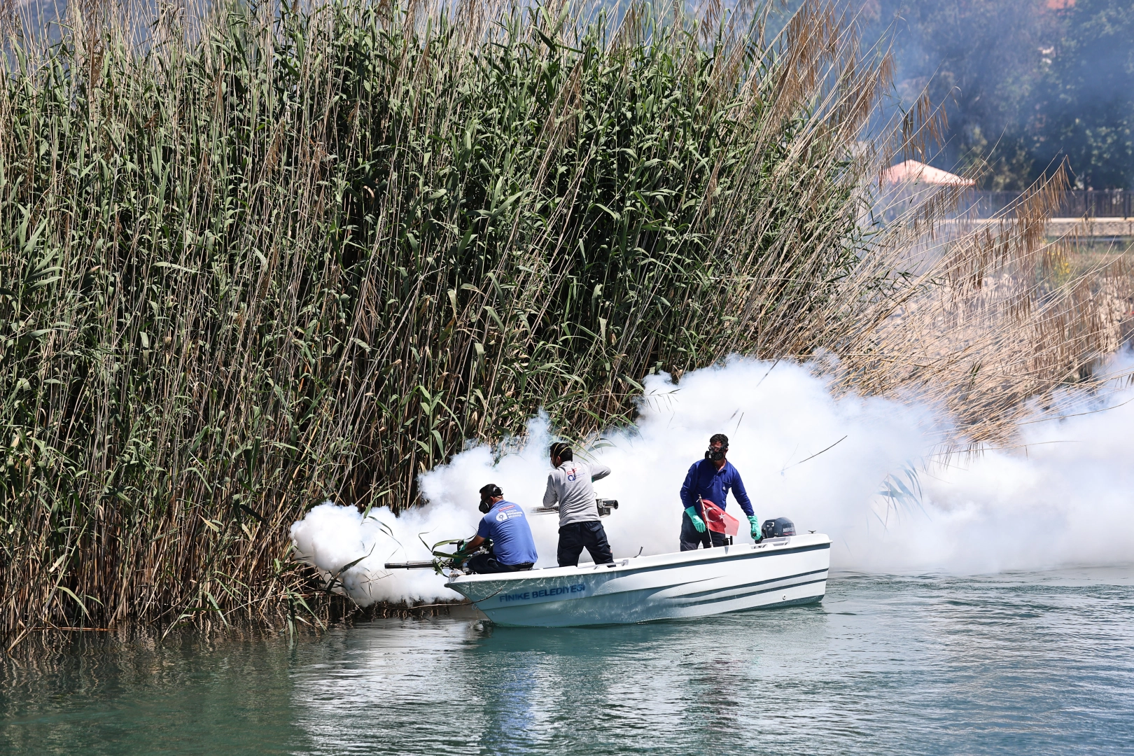 Antalya’da Vektör Mücadelesi: Denizden İlaçlama!