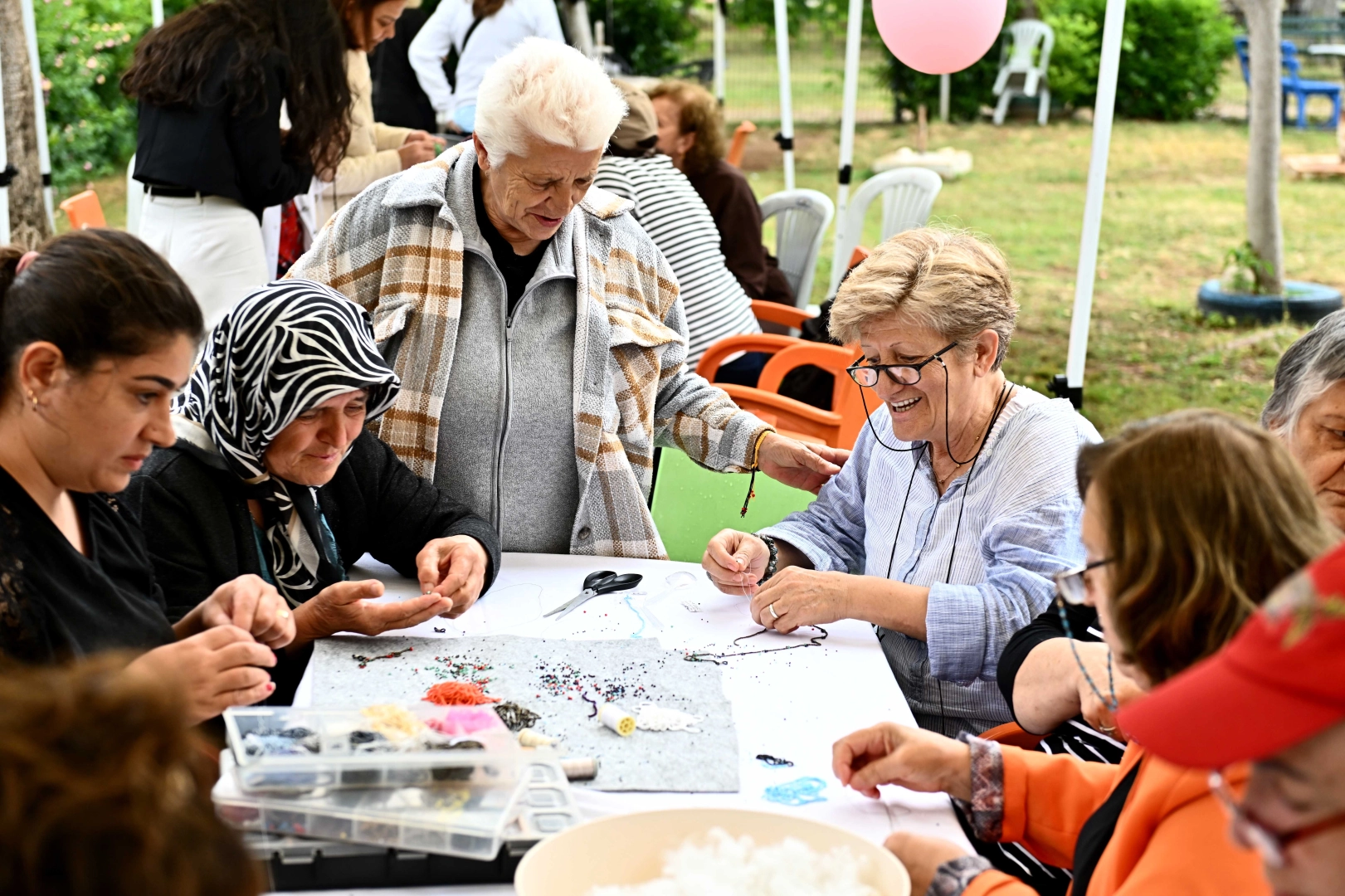 Antalya’da Yaşlılar için Bahar Şenliği Coşkusu
