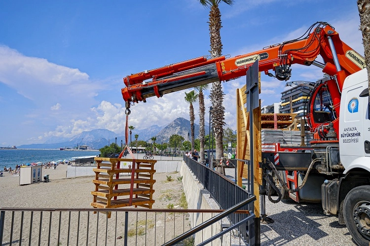 Antalya’da Yerli Üretimle Konforlu Plaj Keyfi