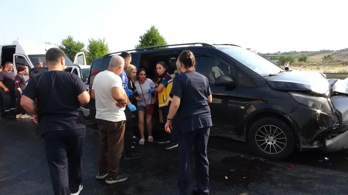 Antalya da 6 araç birbirine girdi, çok sayıda yaralı var! Korkunç iddia 6