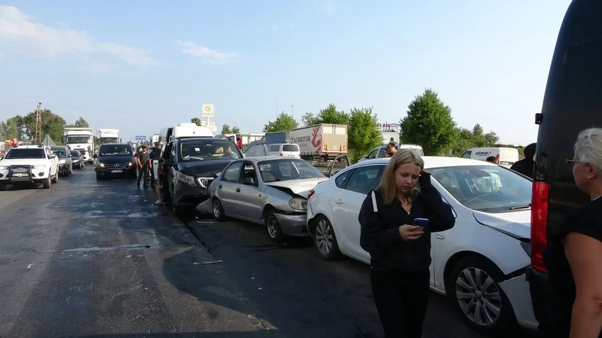 Antalya da 6 araç birbirine girdi, çok sayıda yaralı var! Korkunç iddia 2