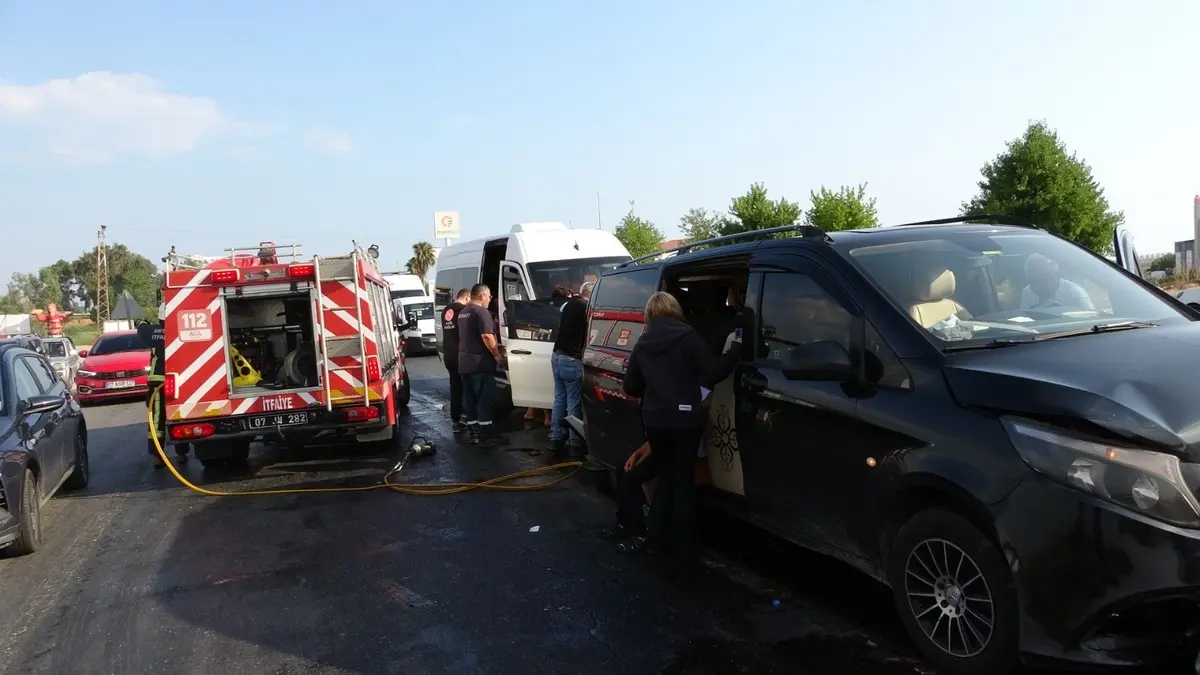 Antalya da 6 araç birbirine girdi, çok sayıda yaralı var! Korkunç iddia 5