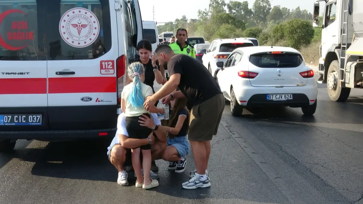 Antalya da 6 araç birbirine girdi, çok sayıda yaralı var! Korkunç iddia 3
