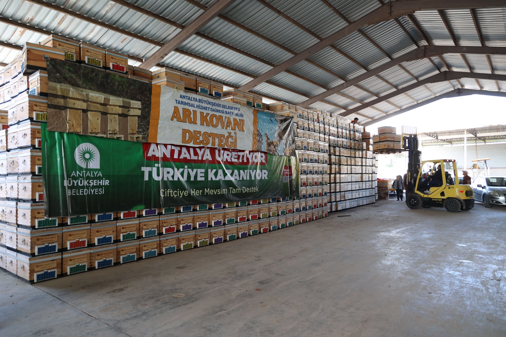 Antalya’dan Arıcılara Kovan Desteği!