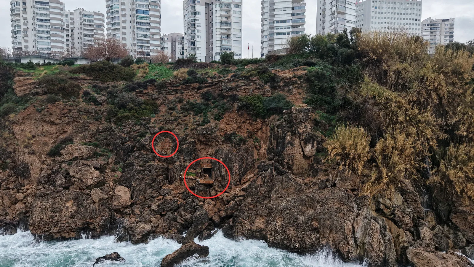 Antalya Falezlerinde Kaçak Baraka İsyanı!