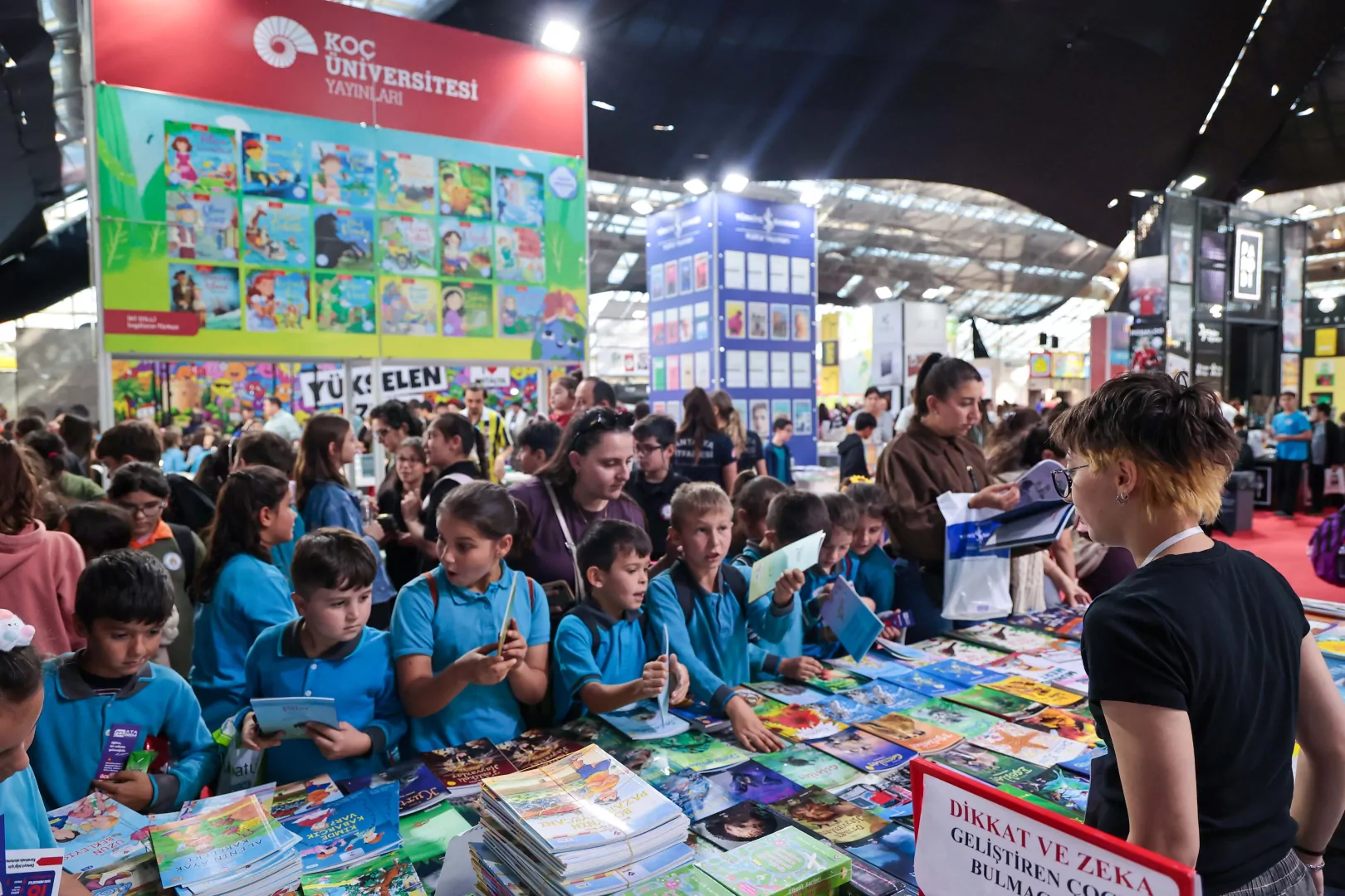 Antalya Kitap Fuarı: Öğrencilerden Yoğun İlgi!