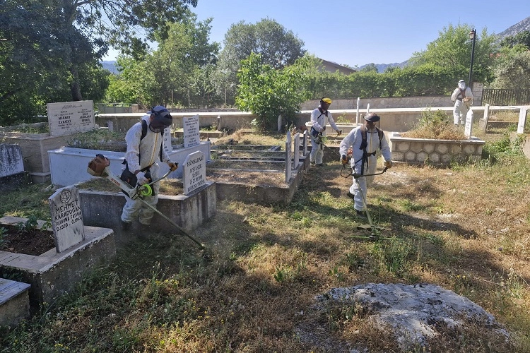 Antalya Mezarlıklarında Bakım ve Düzenleme Çalışmaları