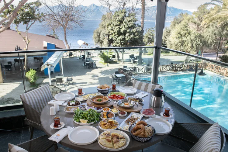 Antalya Plajları Bayramda Misafirlere Açık!