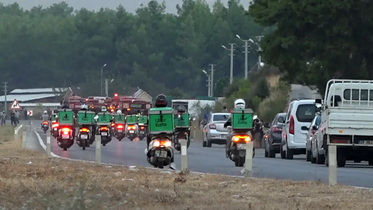 Antalya daki yangında 3. günde kahreden haber... Herkes seferber oldu: Kuryeler erzak taşıyor, mahalleli havuz dolduruyor! 2