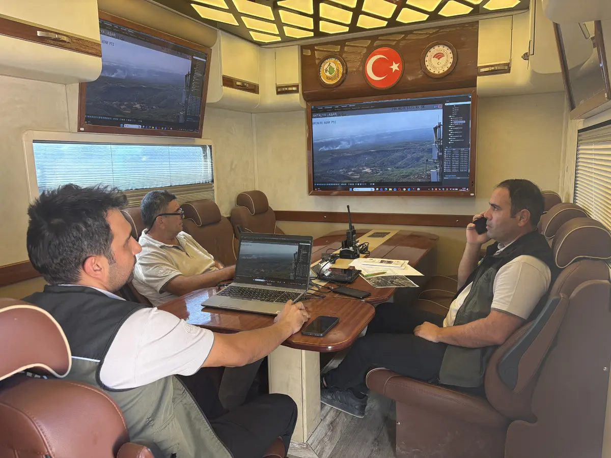 Antalya daki yangında 3. günde kahreden haber... Herkes seferber oldu: Kuryeler erzak taşıyor, mahalleli havuz dolduruyor! 4