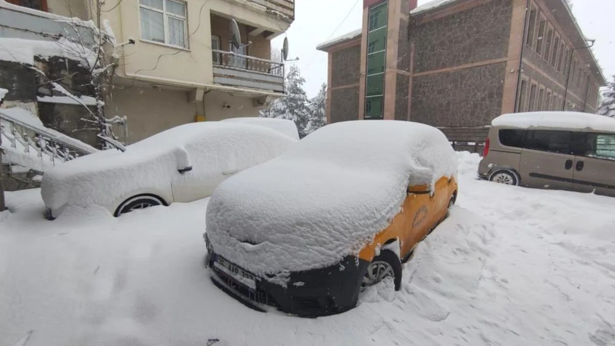 Ardahan’da Yoğun Kar Nedeniyle Eğitime Ara!